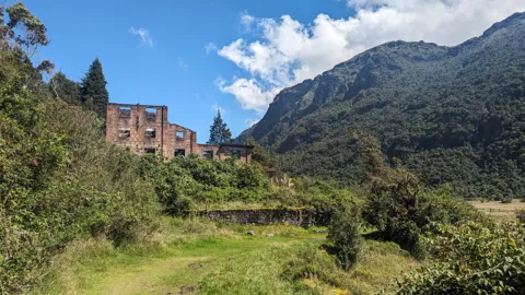 Edificio junto a Llaviucu.