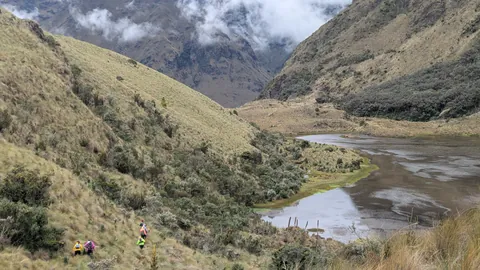 Descenso hacia Laguna Barrancos.