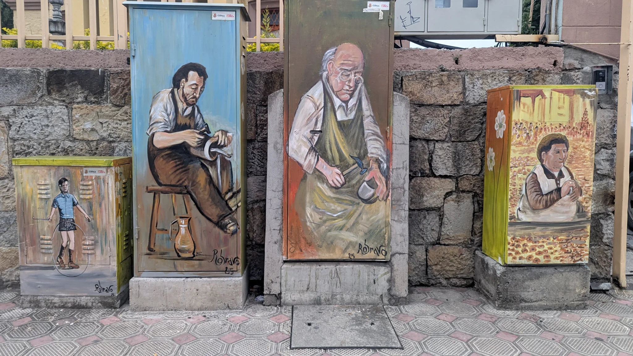 Retratos en puertas antiguas de madera